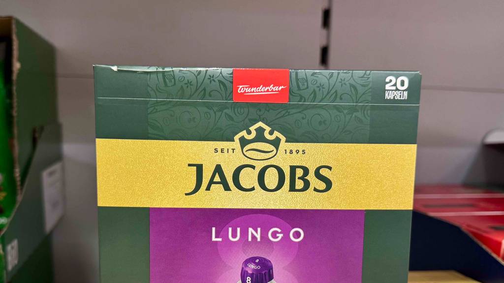 Jacobs-Kapseln getestet: Nahaufnahme der Verpackung mit Logo und Artikelbezeichnung.