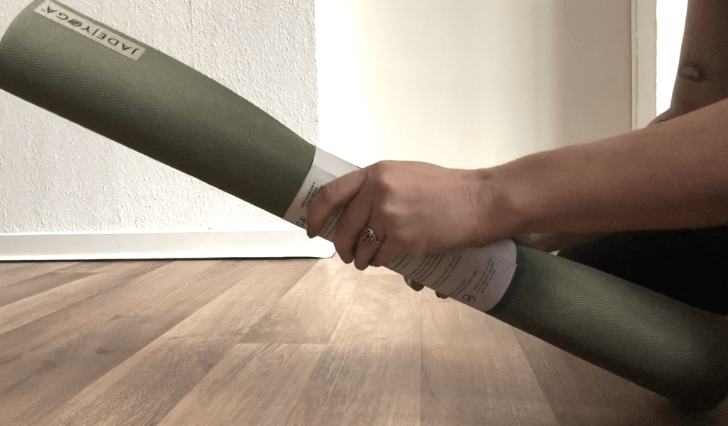 Reise-Yogamatte-Test: Yogamatte wird ausgerollt