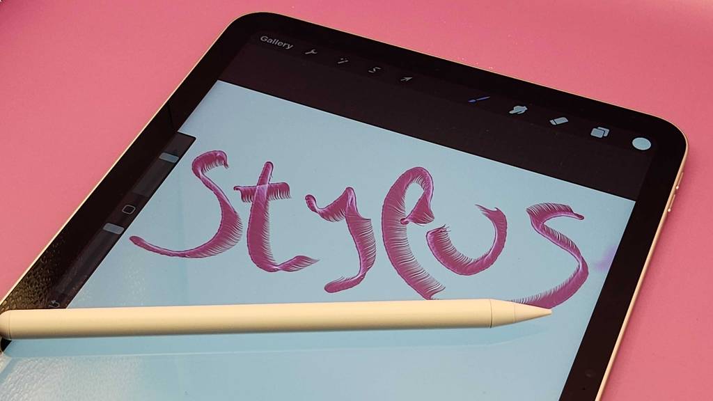 Getestet: ein iPad Stylus Pen auf dem eingeschalteten Bildschirm eines iPads.