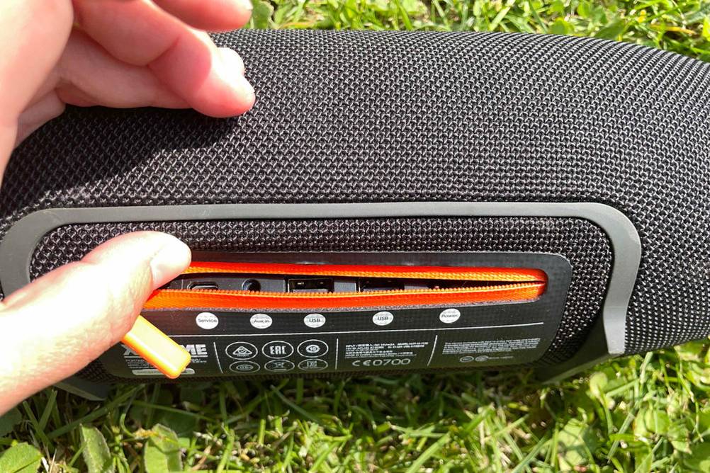 jbl-bluetooth-lautsprecher-tasche
