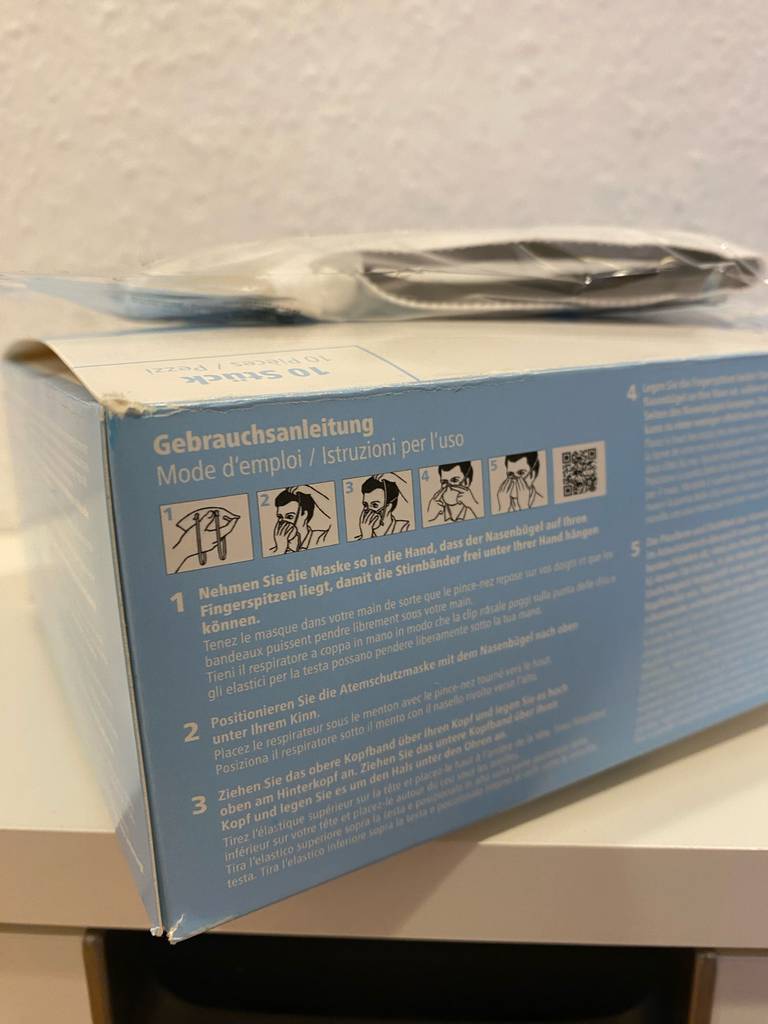 Atemschutzmaske (FFP3)-Test: Die Rückseite einer Packung Masken mit Infografiken zum Gebrauch.