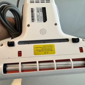 Der Jigoo J300 von unten