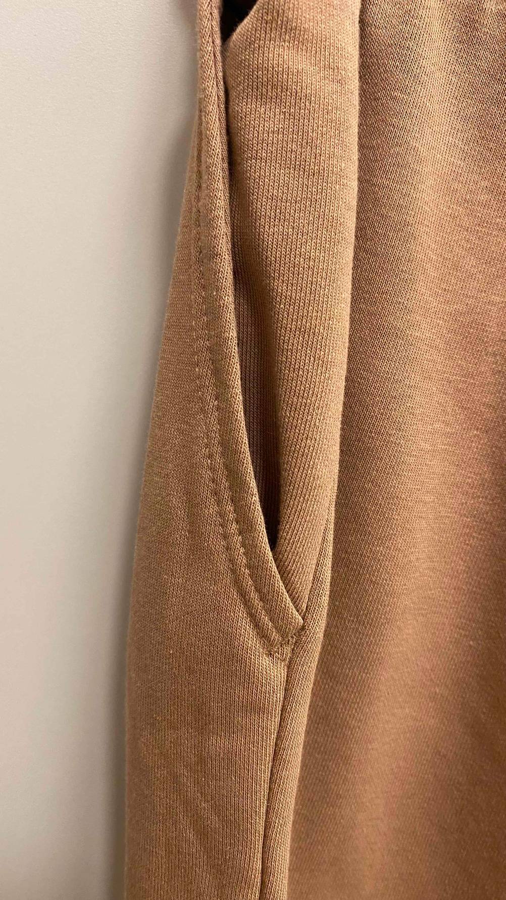 Eingebaute Taschen von einer getesteten Jogginghose für Damen.