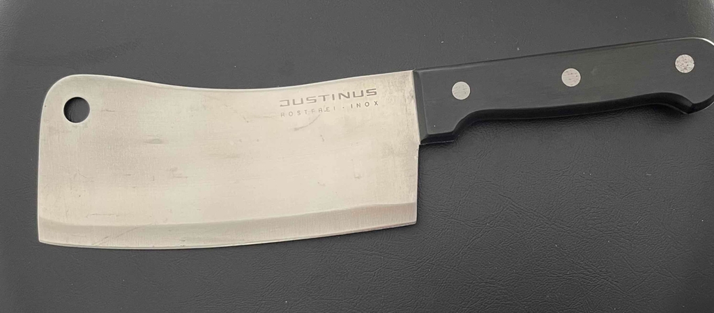 Detailansicht eines getesteten Hackmessers der Marke Justinus.