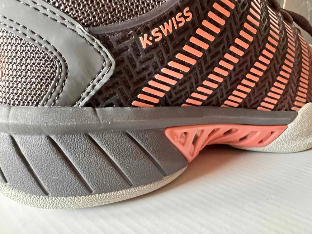 Tennisschuhe von K-Swiss in der Detailansicht.