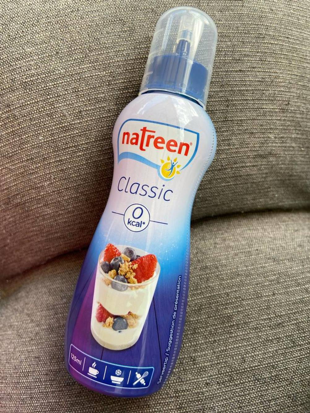 Der flüssige Süßstoff im Test befindet sich in der 125-ml-Kunststoffflasche inklusive Messbecher.
