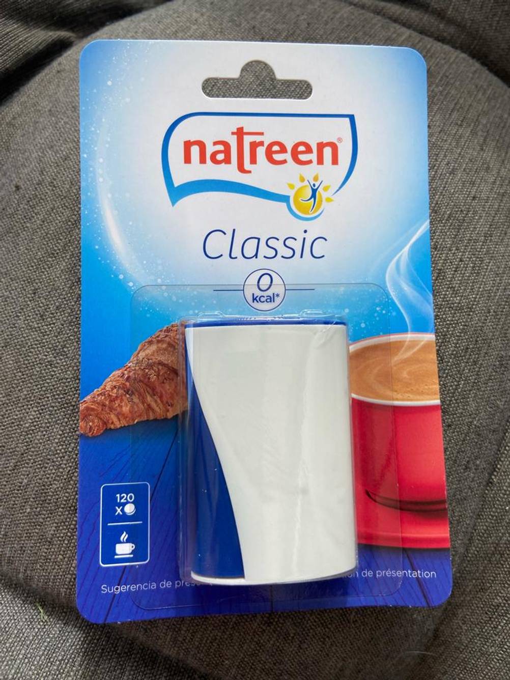 Der Natreen-Süßstoffspender im Test befindet sich in der Verpackung mit 120 Stück.