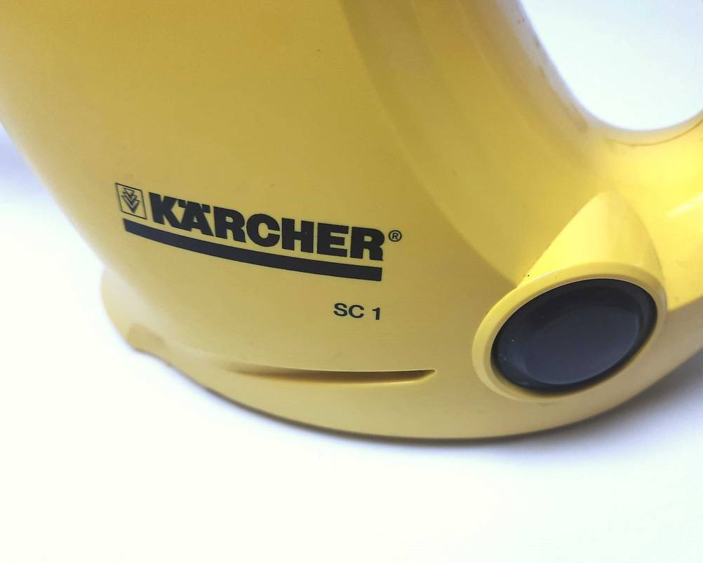 Kärcher-Dampfreiniger im Test: Markenname ist auf dem Gerät zu lesen.