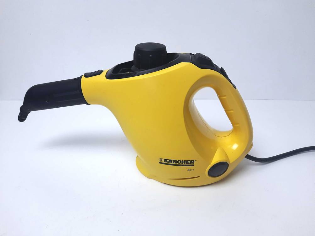 Kärcher-Dampfreiniger getestet: Gerät steht auf dem Tisch.