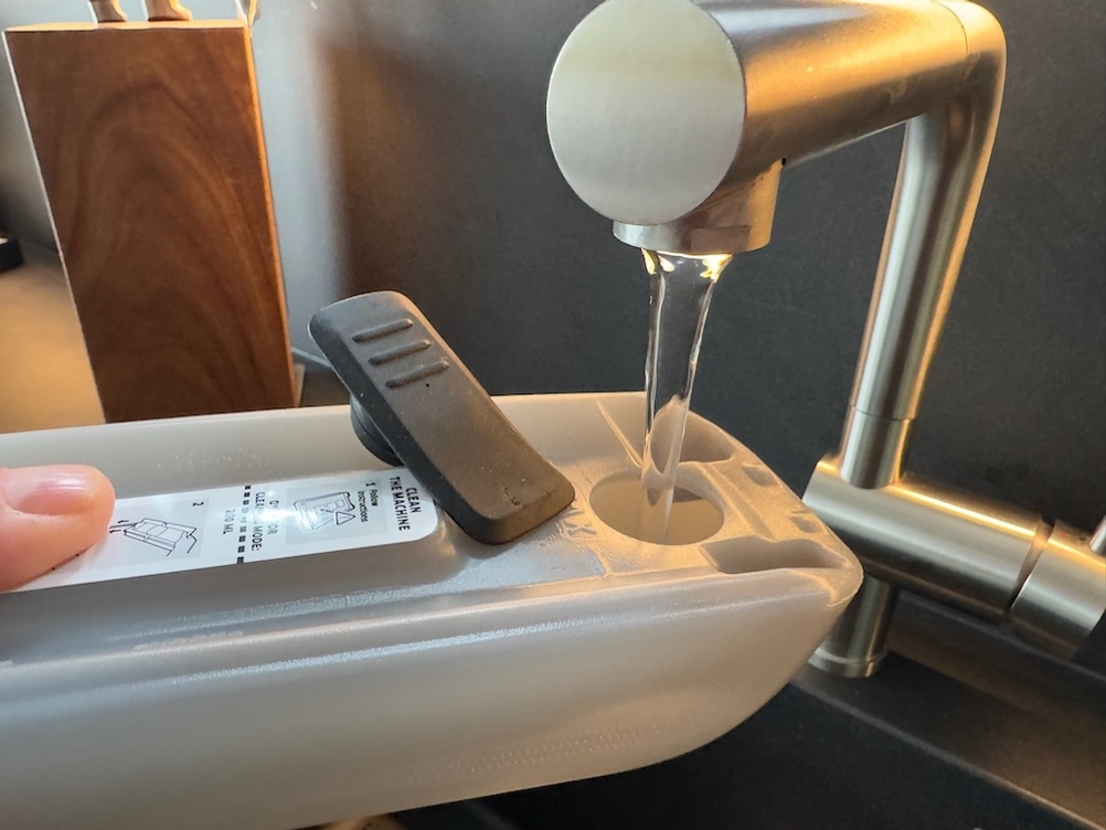 Wasserbehälter auffüllen beim Kärcher FC 7