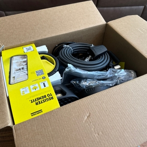 Der geöffnete Karton des Kärcher K 5 Premium Power Control Flex Home von oben