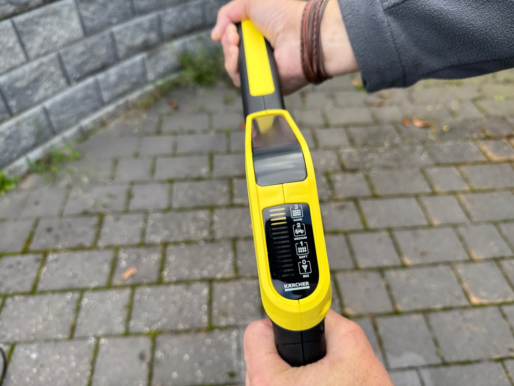 Eine Anzeige am Griff des Kärcher K 5 Premium Power Control Flex Home