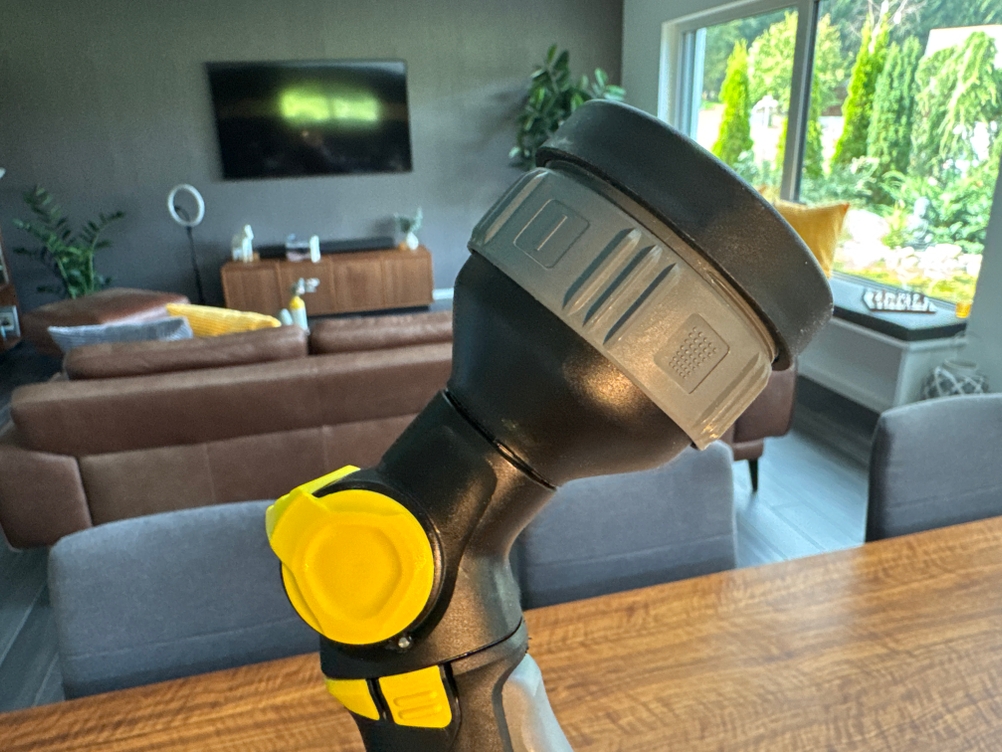 Die Spitze der Kärcher-Multifunktions-Spritzpistole Plus in Nahaufnahme