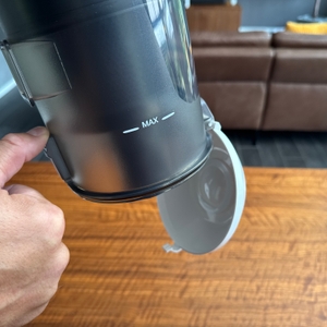 Eine Maximalanzeige auf dem Behälter des Kärcher VC 3