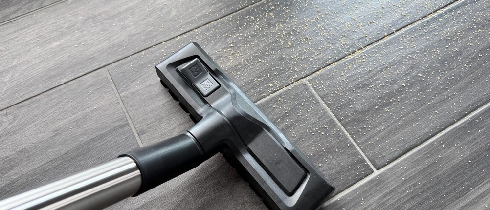 Der Kärcher WD 6 P Premium saugt braunen Zucker auf