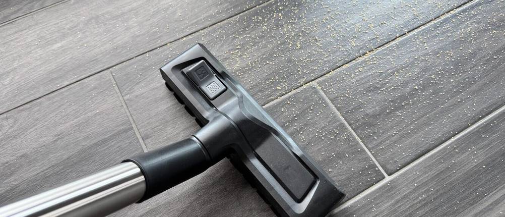 Der Kärcher WD 6 P Premium saugt braunen Zucker auf