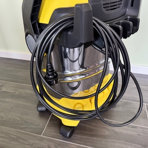 Das Stromkabel des Kärcher WD 6 P Premium ist ordentlich am Gerät aufgewickelt