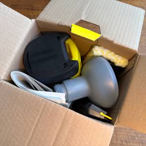 Der geöffnete Karton vom Kärcher WV 2 Black Edition von oben