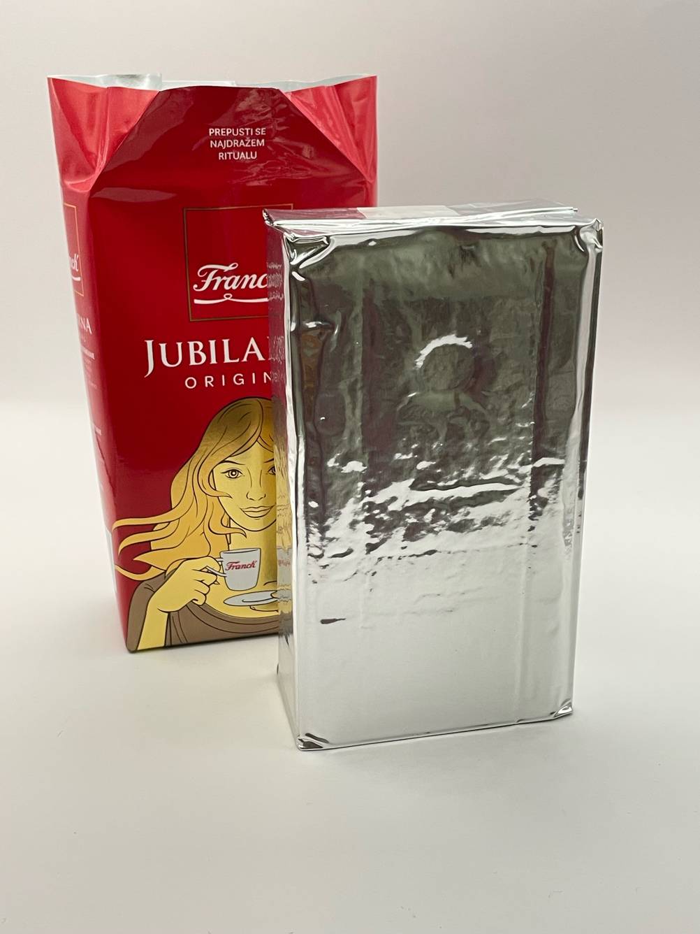 Hinter der Innenverpackung des getesteten Kaffee Trommelröstung steht die Umverpackung.