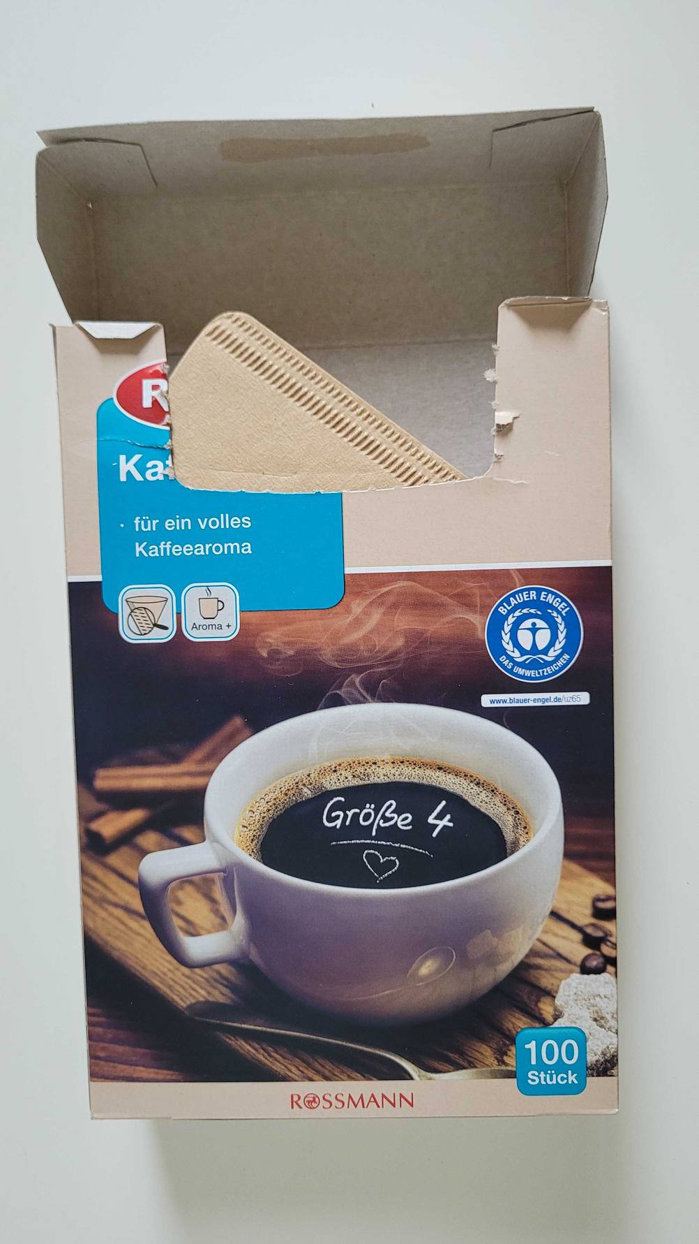 Mehrere getestete Kaffeefilter befinden sich in einer geöffneten Packung.