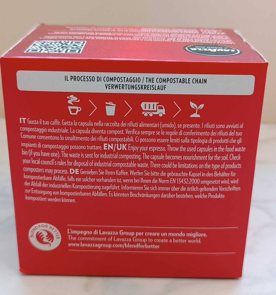 Rückseite von einer Packung gefüllt mit getesteten Kaffeekapseln.