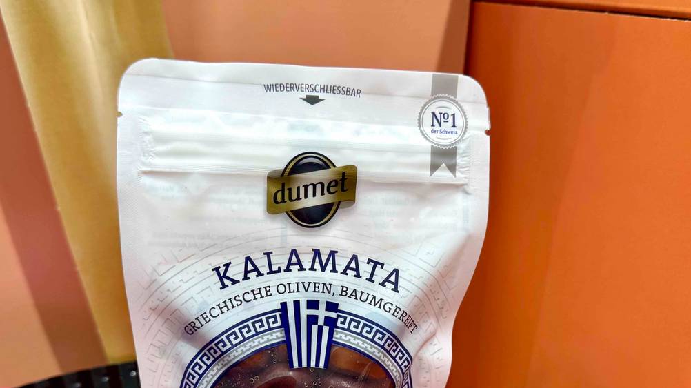 Kalamata-Oliven getestet: Nahaufnahme der Verpackung mit Logo und Artikelbezeichnung.