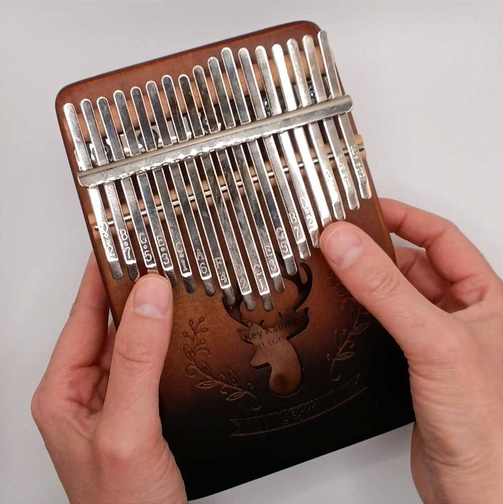 Kalimba gehalten