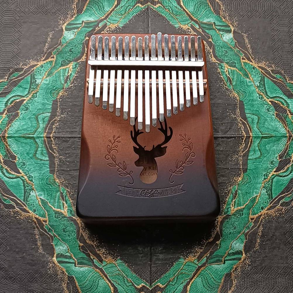 Kalimba auf Tuch