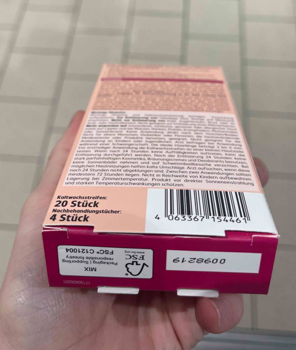 Kaltwachsstreifen Gesicht im Test: Nahaufnahme der der Inhaltsinformationen auf der Verpackung.
