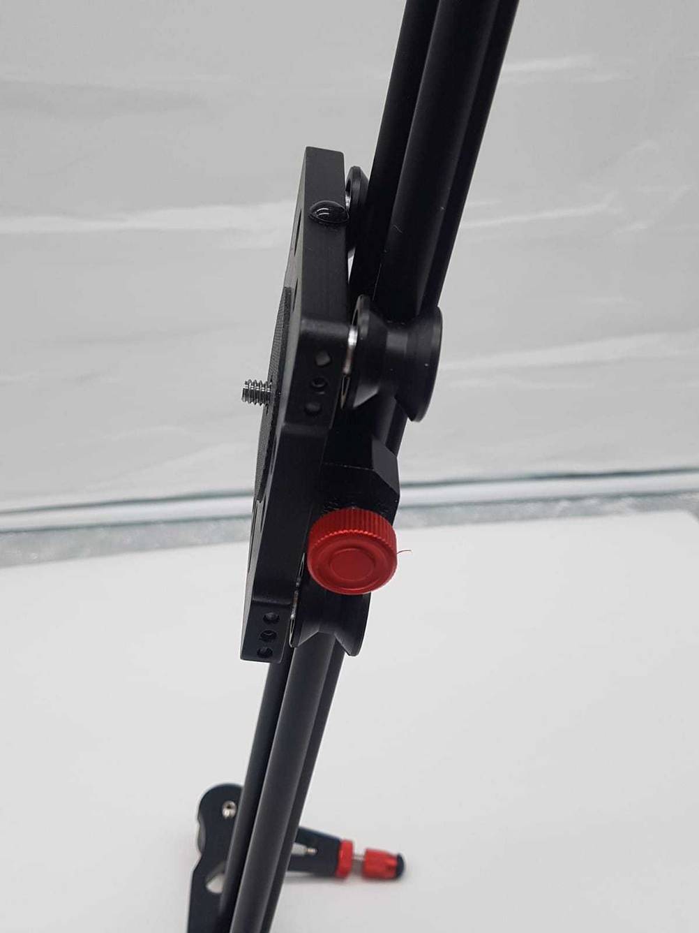 Nahaufnahme des Einstellrades am Kamera-Slider im Test.