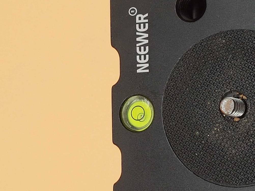 Kamera-Slider-Test: Detailaufnahme der Wasserwage.