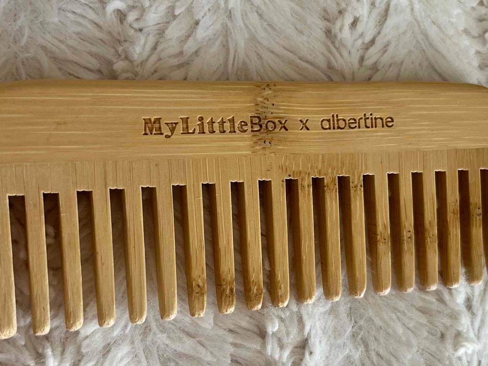 Kamm getestet: Nahaufnahme der Einprägung auf dem Kamm.