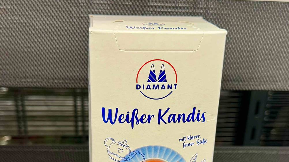 Kandiszucker im Test: Nahaufnahme der Verpackung mit Logo und Artikelbezeichnung.