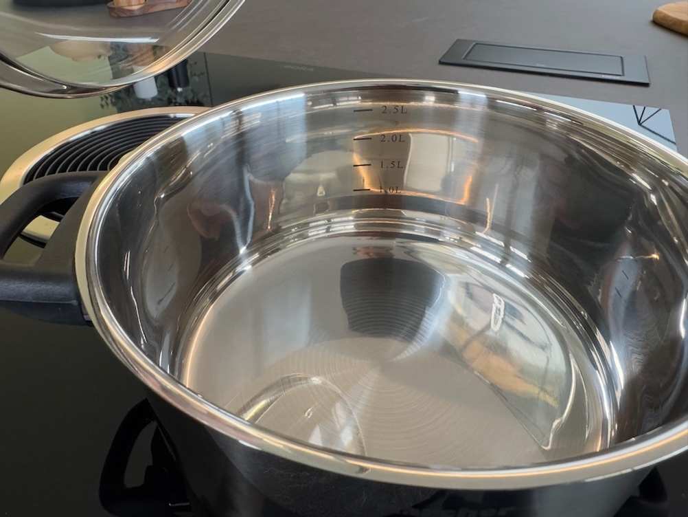 Skala im Inneren des Topfes vom Set Karcher Mia