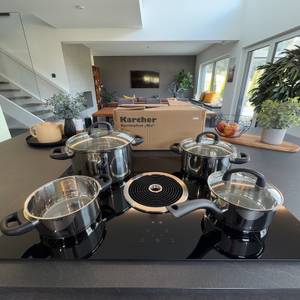 Karcher Mia Töpfe nebeneinander mit Karton im Hintergrund