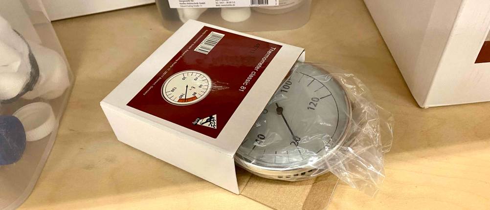 Sauna-Thermometer getestet: Produkt in der Verpackung.