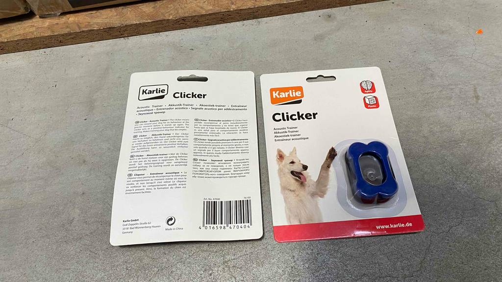 Vorder- und Rückseite der Verpackung eines getesteten Clickers.
