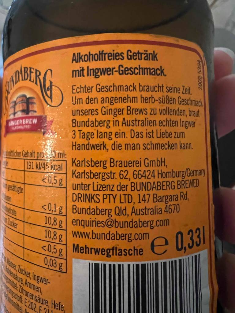 Nahaufnahme des Labels auf der Rückseite einer Flasche des getesteten alkoholfreien Bieres.