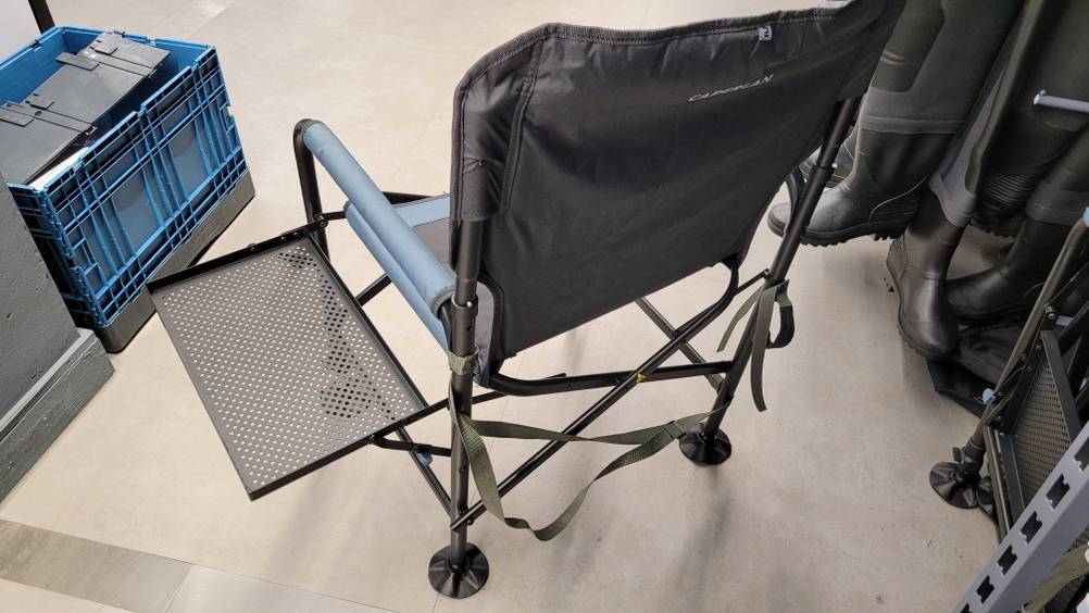Rückseite eines Karpfenstuhls im Test.
