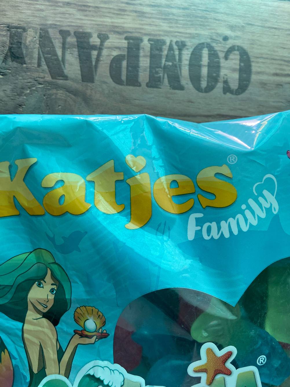 Katjes im Test: Nahaufnahme der Verpackung mit Logo.