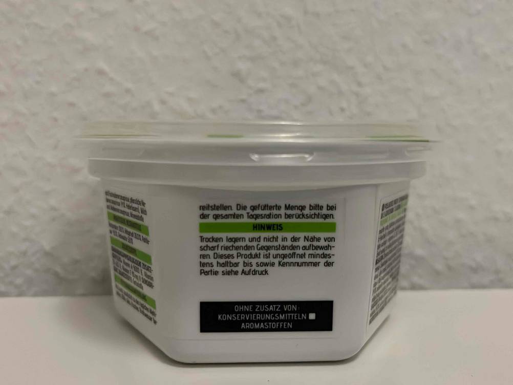 Im Test: Nahaufnahme der Hinweise auf einer Packung Katzenfutter.