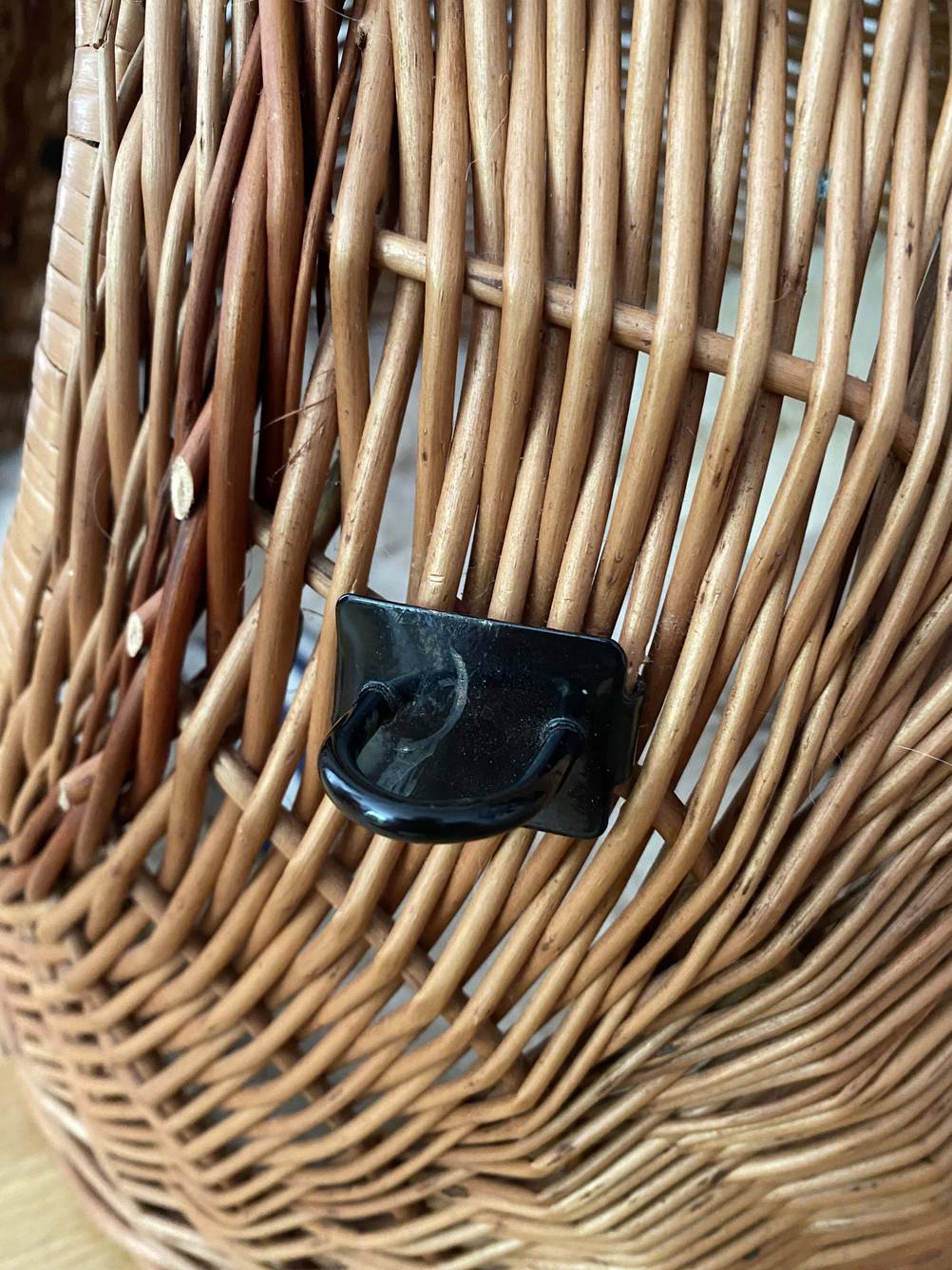 Anhänger von einem getestetem Katzenhaus aus Holz. 