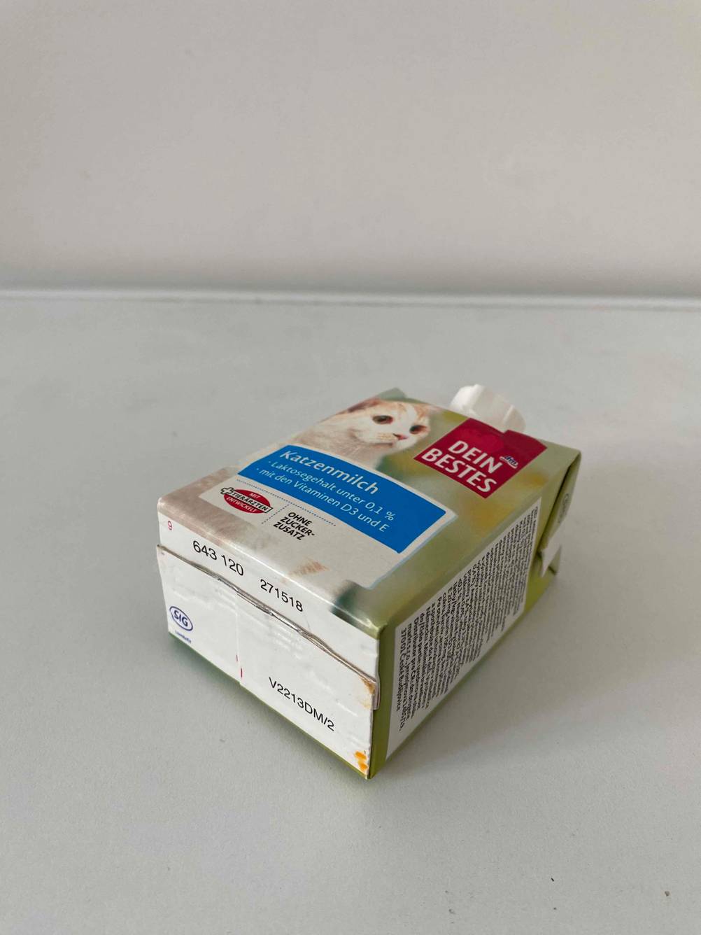 Katzenmilch getestet: Nahaufnahme des Bodens der Verpackung.