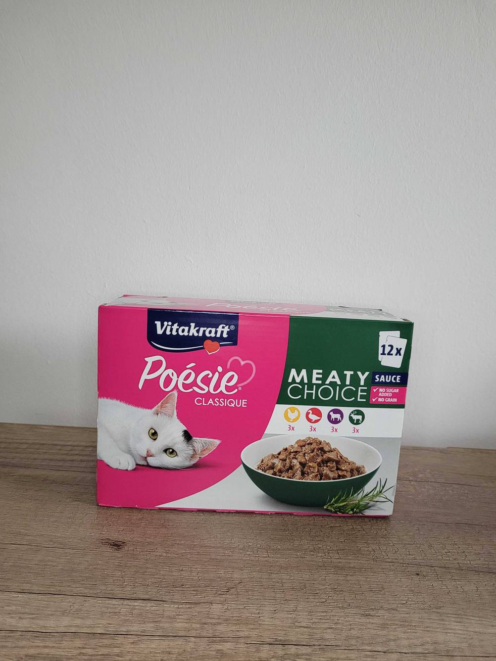 Katzennassfutter-Test: Eine Packung Poesie Meaty Choice von Vitakraft.