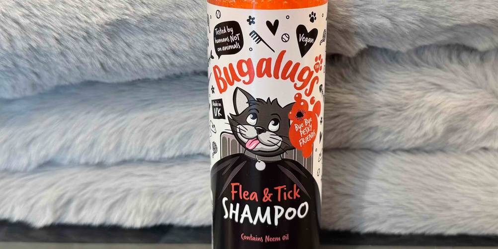 Katzenshampoo getestet: Nahaufnahme des Labels auf der Flasche.