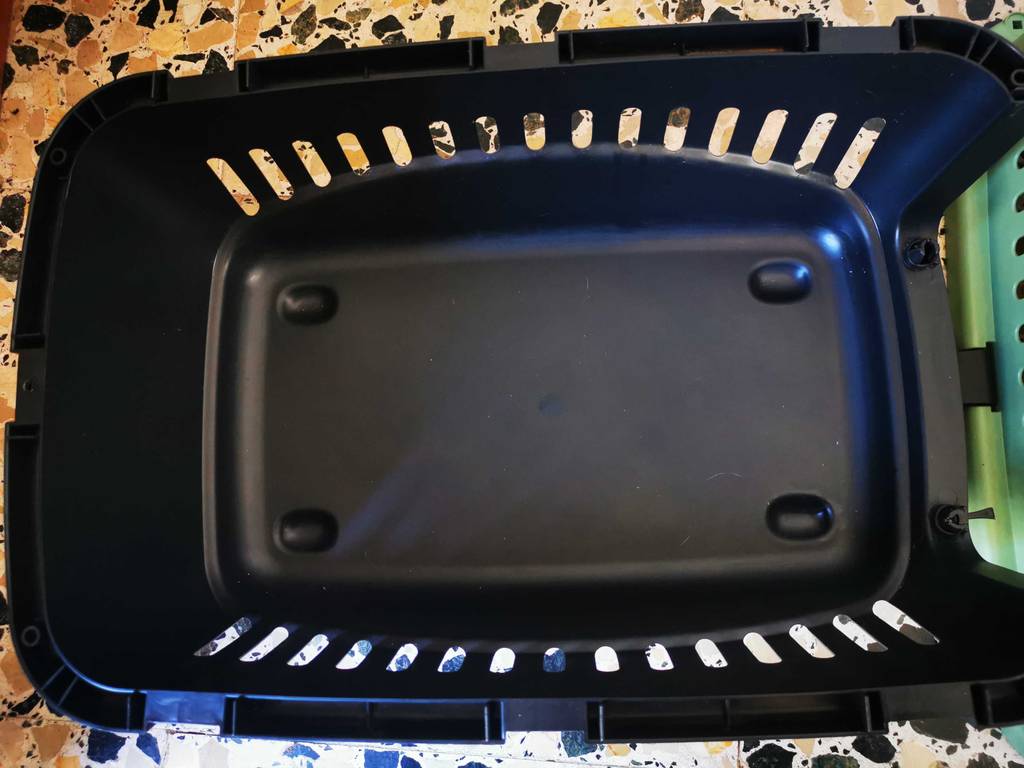 Katzentransportbox im Test: Blick von oben in die Box.