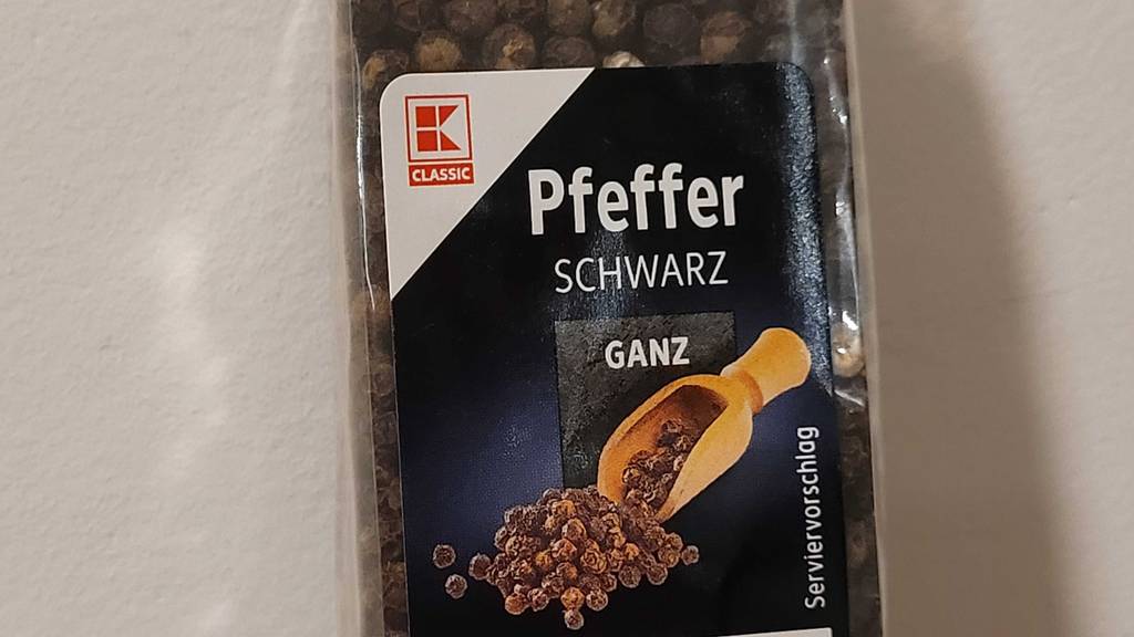 Schwarzer Pfeffer im Test befindet sich in seiner Originalverpackung von Kaufland.