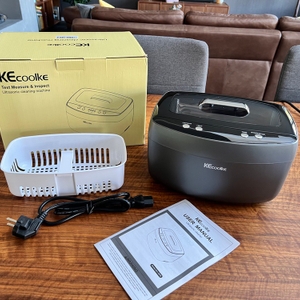 Kecoolke-SU-787B, Korb, Anleitung und Karton auf einem Tisch