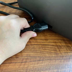 Kabel anstecken beim Kecoolke-SU-787B