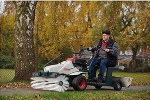 Manche Hersteller bieten sogar zusätzliches Zubehör wie Anhänger für Ihre Kehrmaschine an.